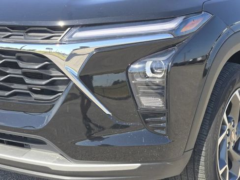 Used 2025 Chevrolet Trax LT FWD image 10