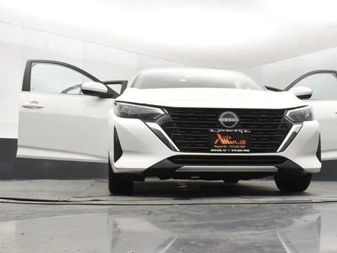 Used 2025 Nissan Sentra SV image 11