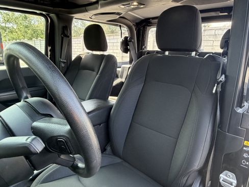 Used 2020 Jeep Wrangler Sport AWD/4WD image 4