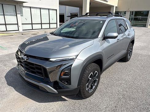 Used 2025 Chevrolet Equinox ACTIV w/ Safety and Technology Package FWD image 2