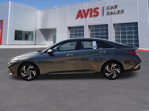 Used 2025 Hyundai Elantra SEL FWD image 10