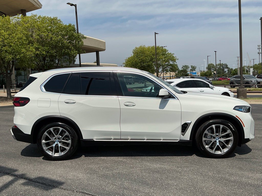 Used 2024 BMW X5 xDrive50e AWD/4WD image 2
