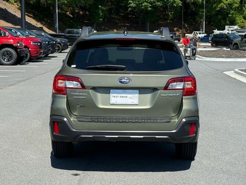 Used 2018 Subaru Outback 2.5i Limited w/ Popular Package #2 AWD/4WD image 4