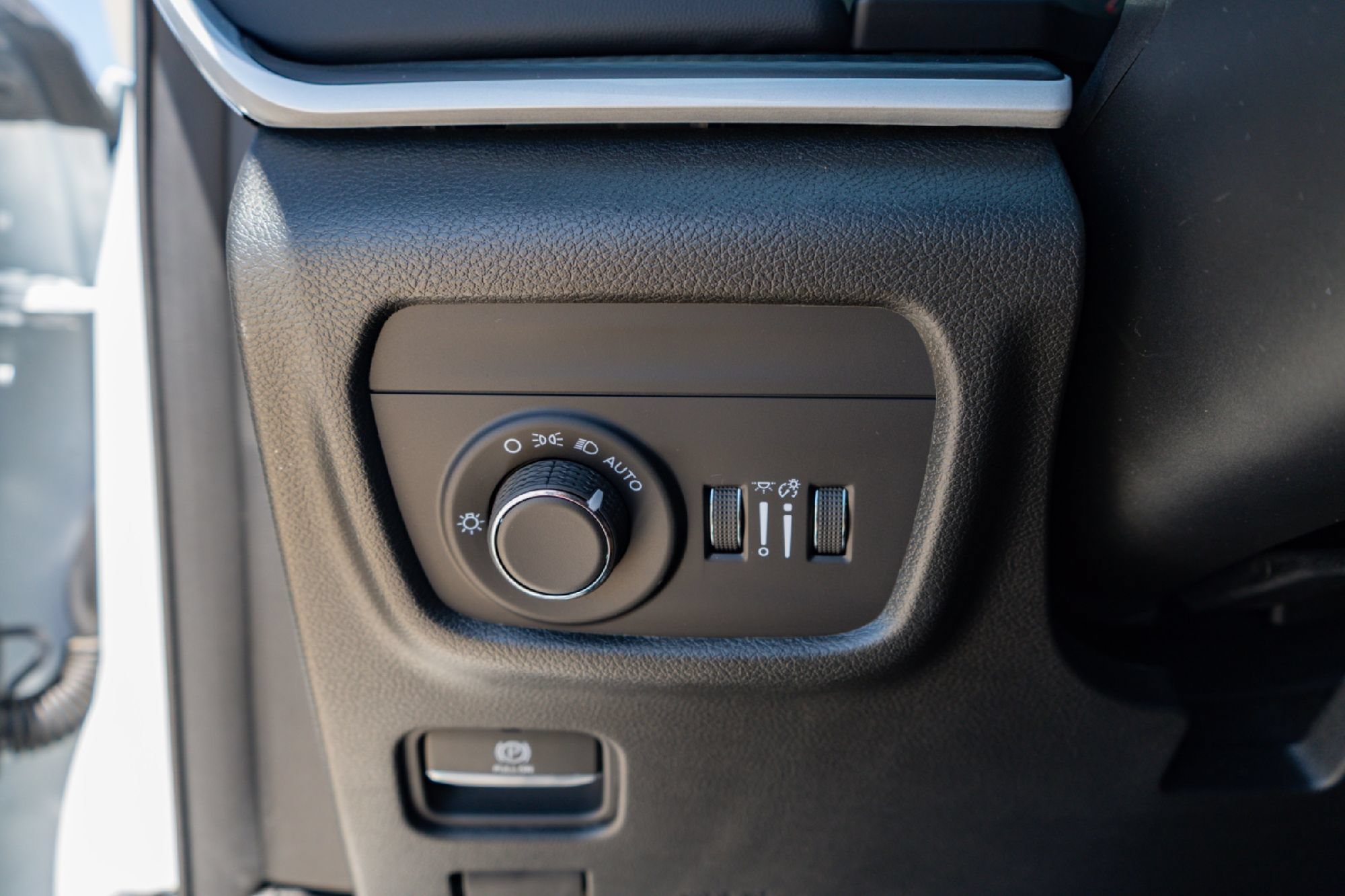 Used 2025 Jeep Grand Cherokee L Laredo RWD image 18