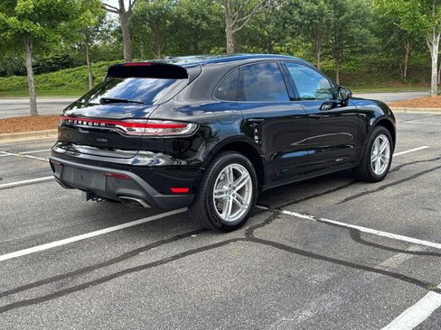 Certified 2024 Porsche Macan image 9