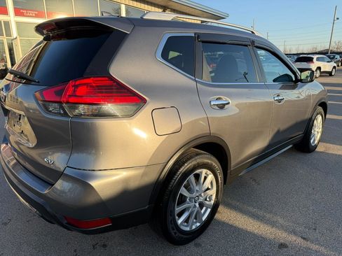 Used 2017 Nissan Rogue SV image 5