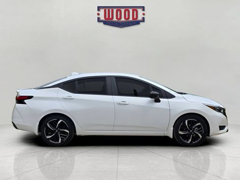 New 2025 Nissan Versa SR w/ Trunk Package FWD image 2