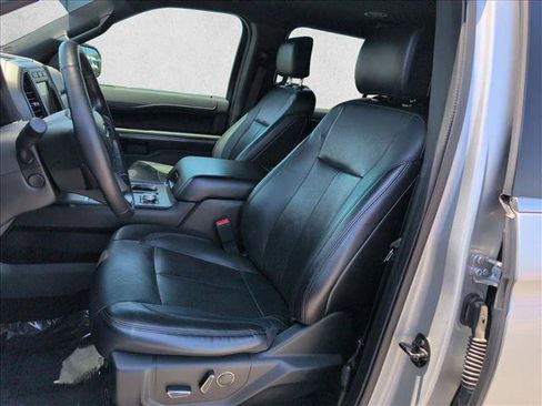 Used 2018 Ford Expedition XLT w/ Equipment Group 202A AWD/4WD image 15