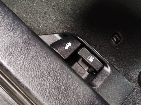 Used 2013 Toyota Camry SE image 43