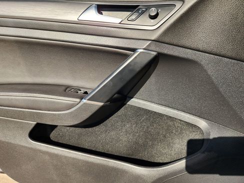 Used 2021 Volkswagen Golf 4-Door image 23