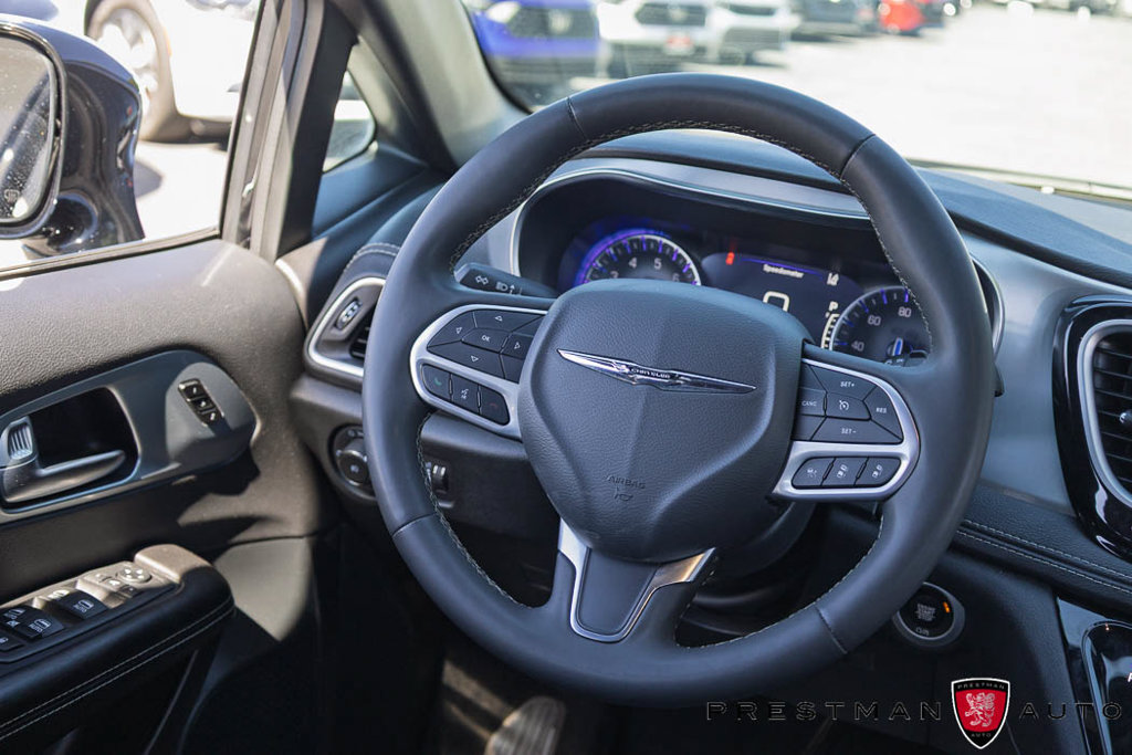 Used 2026 Chrysler Pacifica Limited FWD image 42