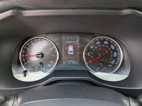 Used 2021 Toyota RAV4 LE image 10