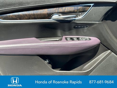 Used 2017 Cadillac XT5 Luxury w/ Driver Awareness Package FWD image 10