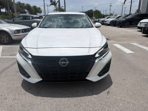 Used 2023 Nissan Altima 2.5 SV FWD image 2