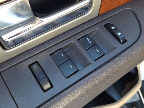 Used 2010 Ford F150 Lariat image 18