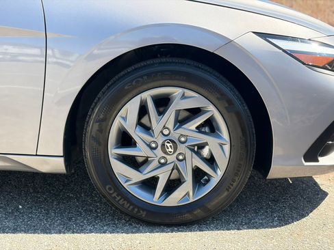 Used 2024 Hyundai Elantra SEL image 33