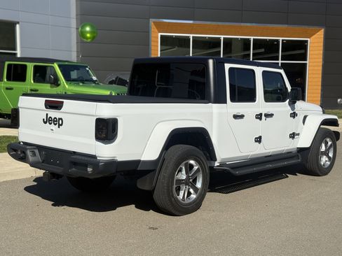 Used 2024 Jeep Gladiator Sport image 2