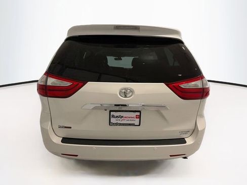 Used 2017 Toyota Sienna Limited Premium AWD/4WD image 5