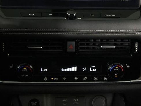 Certified 2025 Nissan Rogue Platinum FWD image 23