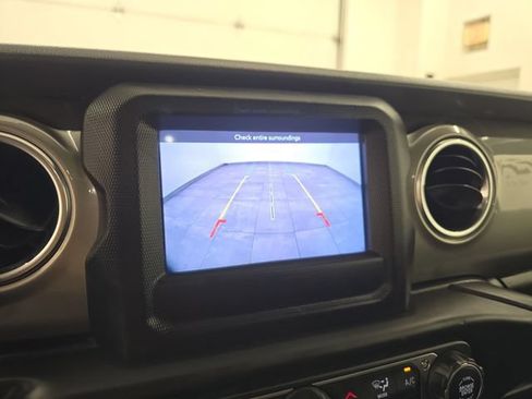 Used 2019 Jeep Wrangler Unlimited Sahara AWD/4WD image 23