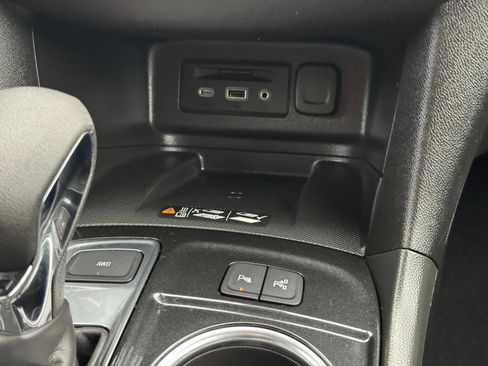 Used 2022 Chevrolet Equinox Premier AWD/4WD image 13