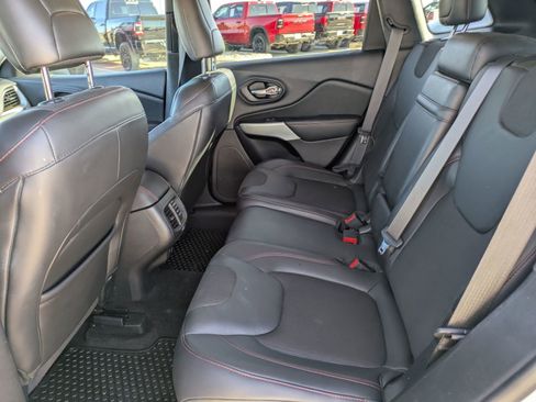 Used 2017 Jeep Cherokee Trailhawk w/ Comfort/Convenience Group image 13