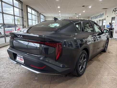 Used 2025 Kia K4 FWD image 2