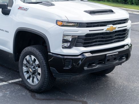 Used 2025 Chevrolet Silverado 2500 Custom w/ Z71 Off-Road Package AWD/4WD image 36