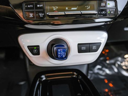 Used 2017 Toyota Prius Four image 25