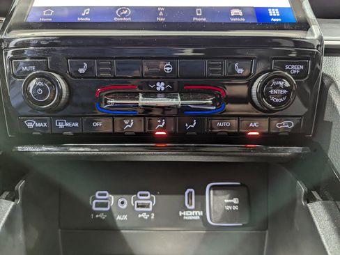 Used 2023 Jeep Grand Cherokee 4WD 4xe image 25