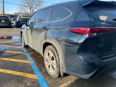 Used 2021 Toyota Highlander XLE image 14