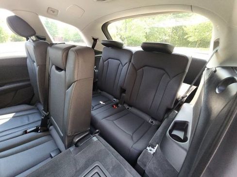 Used 2022 Audi Q7 3.0T Premium Plus w/ Premium Plus Package AWD/4WD image 39