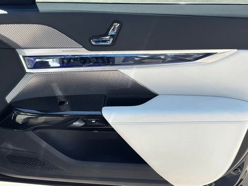 Used 2024 BMW i7 xDrive60 image 27