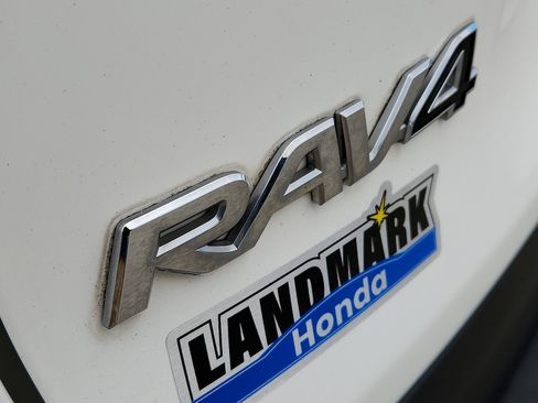 Used 2019 Toyota RAV4 LE image 31