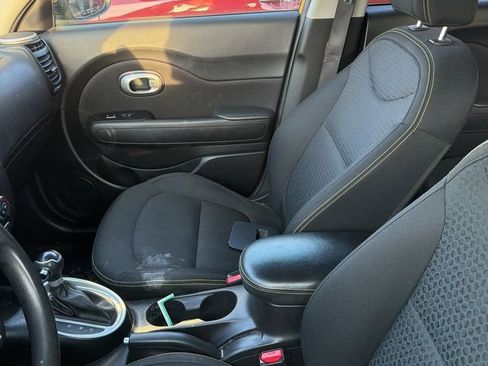 Used 2016 Kia Soul + image 11