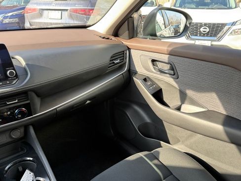 Used 2023 Nissan Rogue S image 16