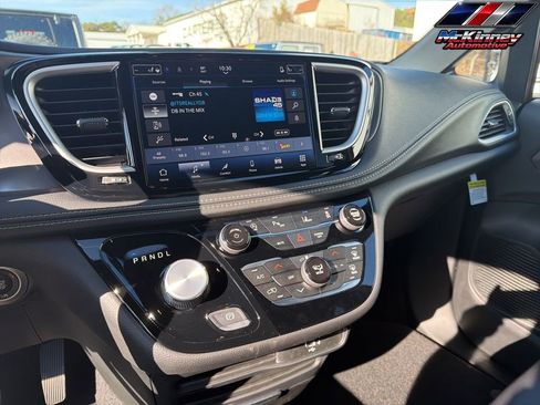 New 2026 Chrysler Pacifica Select FWD image 30