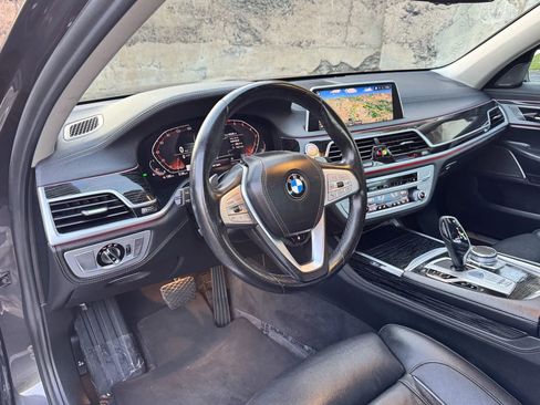 Used 2022 BMW 740i image 18