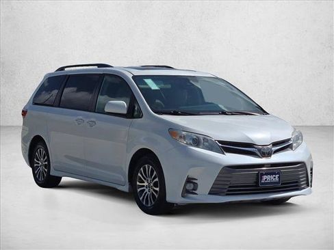 Used 2019 Toyota Sienna XLE Premium FWD image 3