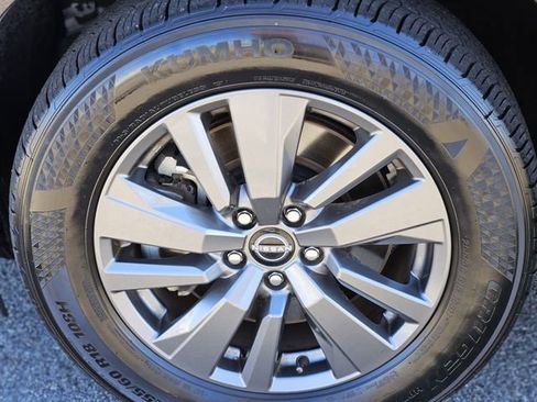 Used 2024 Nissan Pathfinder SV image 10