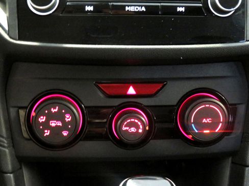 Used 2019 Subaru Crosstrek 2.0i Premium image 37