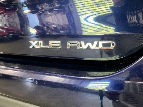 Used 2022 Toyota Highlander XLE AWD/4WD image 10