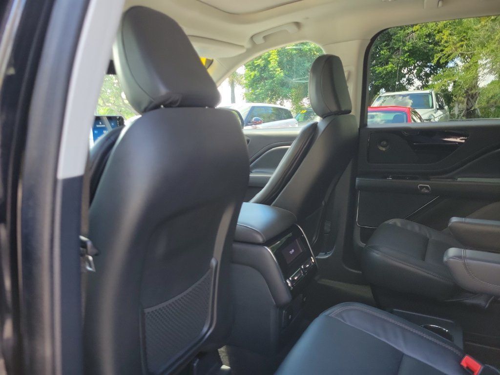 Used 2025 Lincoln Aviator Reserve w/ Jet Appearance Package RWD image 13