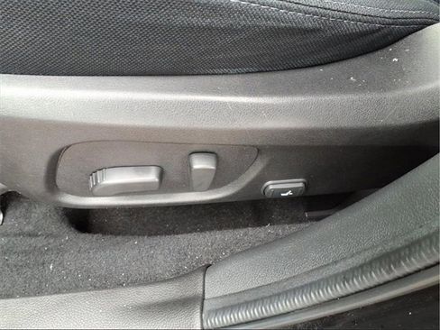 Used 2018 Subaru Forester 2.5i Premium w/ All-Weather Package image 13