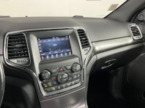 Used 2018 Jeep Grand Cherokee Laredo AWD/4WD image 19