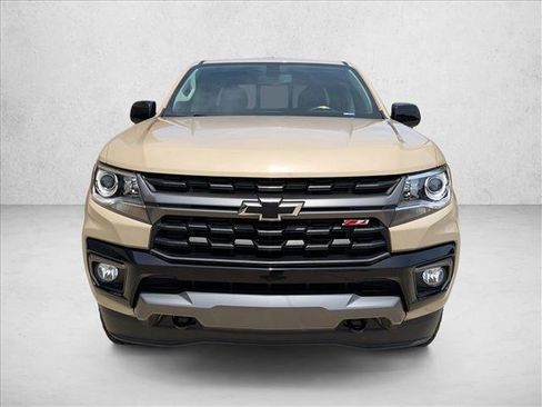 Used 2022 Chevrolet Colorado Z71 AWD/4WD image 2