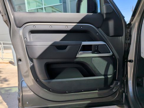 Used 2024 Land Rover Defender 110 S image 14