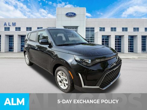 Used 2025 Kia Soul LX w/ LX Technology Package FWD image 3