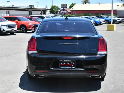 Used 2021 Chrysler 300 Touring w/ Sport Appearance Package RWD image 7