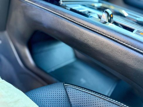 Used 2025 Volkswagen Atlas SE image 27